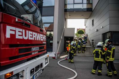 Waiblingen-Hohenacker: Waschmaschinenbrand im Seniorenzentrum sorgt fuer groesseren Feuerwehreinsatz